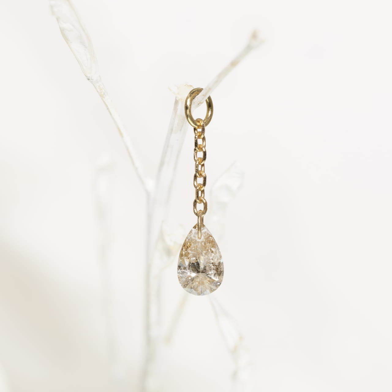 La goutte Starling Salt and Pepper Diamond en or jaune 18 carats